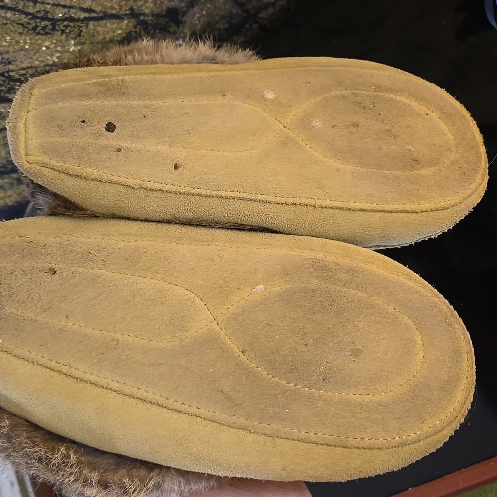 Cozy Fur-Lined Moccasins with Beaded Design - Picture 3 of 3
